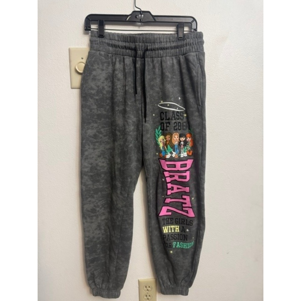 Bratz Class of 2001 Graphic Sweatpants Grey Acid Wash Joggers Small (G)